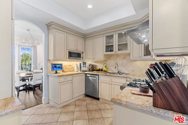 137 S Spalding Drive 304, Beverly Hills, CA 90212