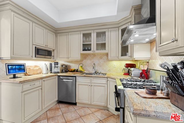 137 S Spalding Drive 304, Beverly Hills, CA 90212