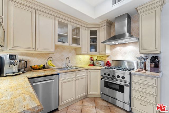 137 S Spalding Drive 304, Beverly Hills, CA 90212
