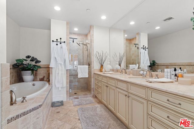137 S Spalding Drive 304, Beverly Hills, CA 90212
