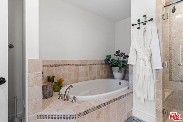 137 S Spalding Drive 304, Beverly Hills, CA 90212