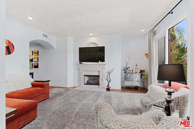 137 S Spalding Drive 304, Beverly Hills, CA 90212