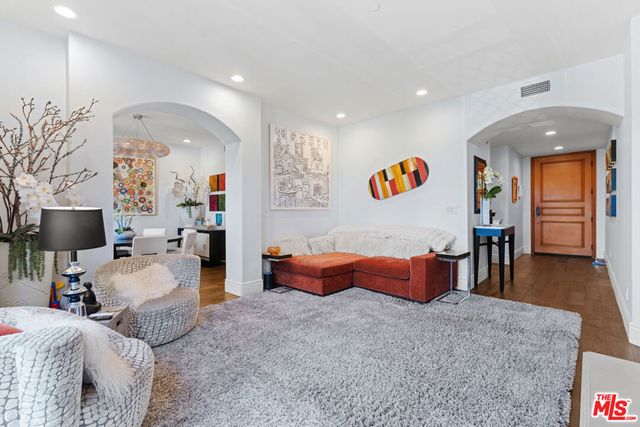 137 S Spalding Drive 304, Beverly Hills, CA 90212