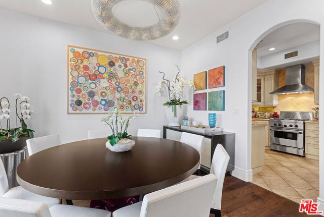 137 S Spalding Drive 304, Beverly Hills, CA 90212