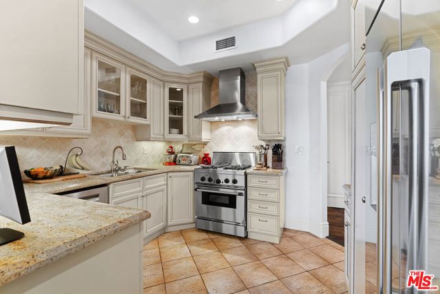 137 S Spalding Drive 304, Beverly Hills, CA 90212