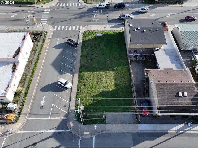 531 HEMLOCK St, Brookings, OR 97415