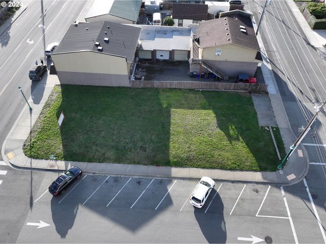 531 HEMLOCK St, Brookings, OR 97415