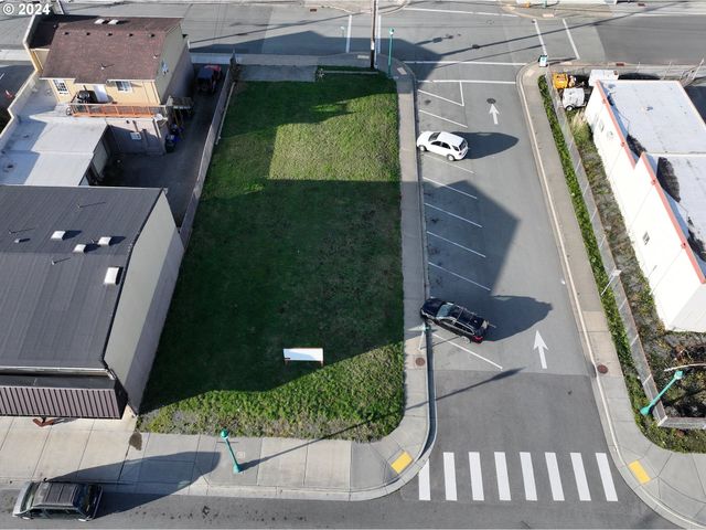 531 HEMLOCK St, Brookings, OR 97415