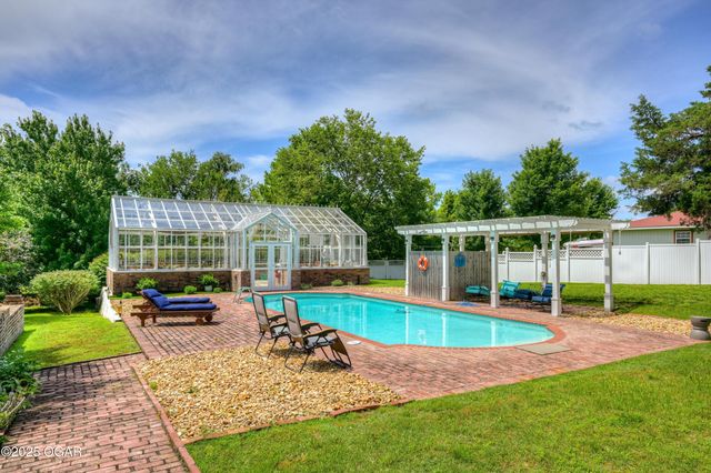 2736 E 15th Street, Joplin, MO 64801