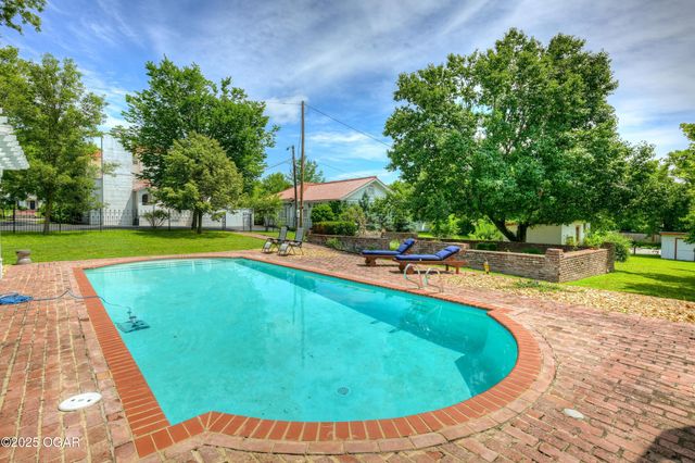 2736 E 15th Street, Joplin, MO 64801