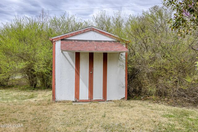 2736 E 15th Street, Joplin, MO 64801