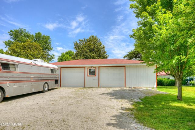 2736 E 15th Street, Joplin, MO 64801