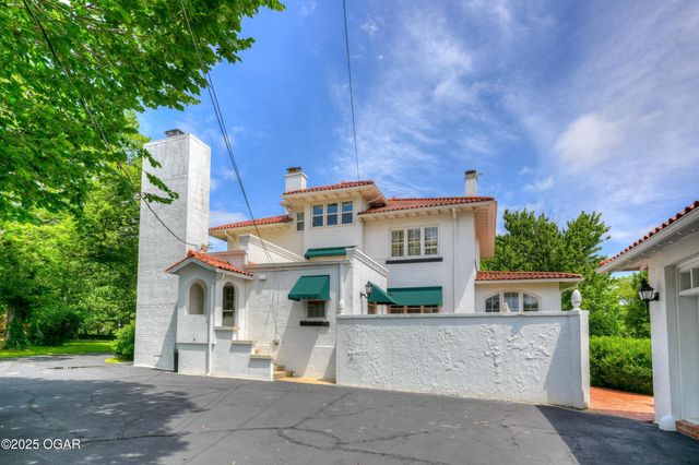 2736 E 15th Street, Joplin, MO 64801