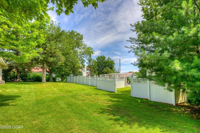 2736 E 15th Street, Joplin, MO 64801