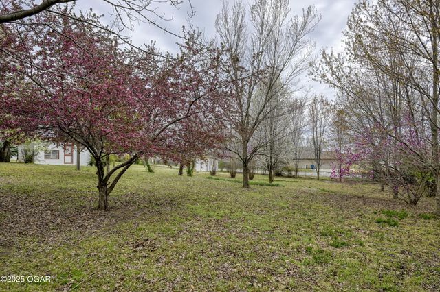 2736 E 15th Street, Joplin, MO 64801