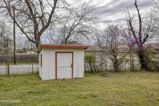 2736 E 15th Street, Joplin, MO 64801