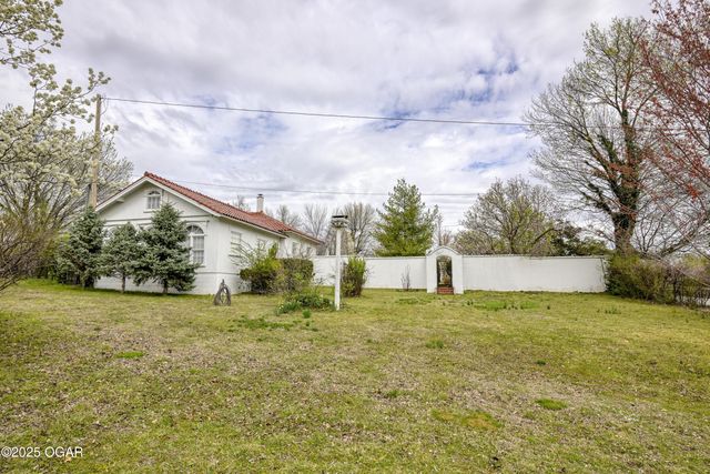 2736 E 15th Street, Joplin, MO 64801