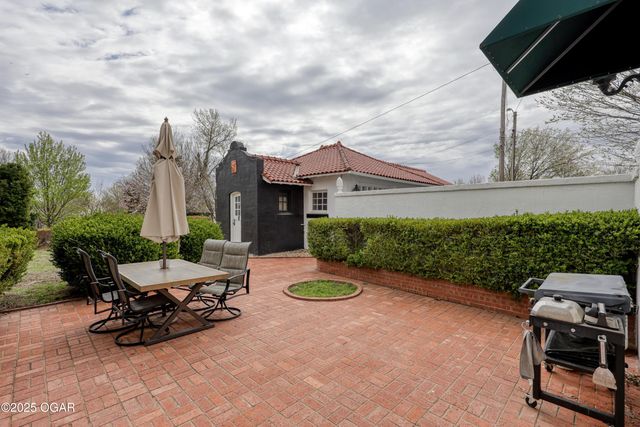 2736 E 15th Street, Joplin, MO 64801