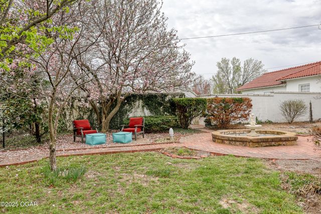 2736 E 15th Street, Joplin, MO 64801