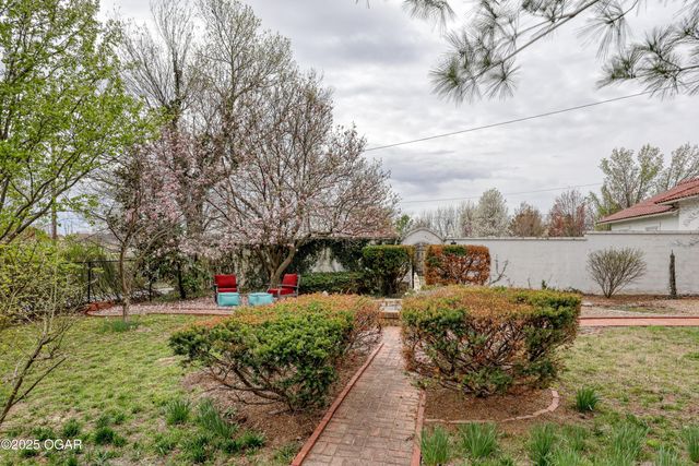 2736 E 15th Street, Joplin, MO 64801