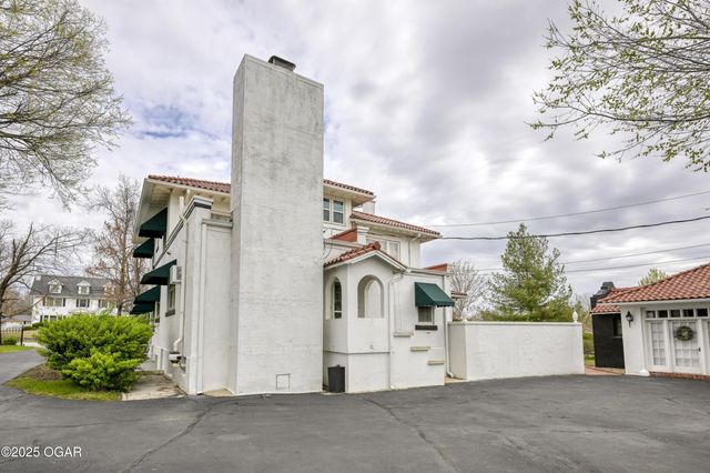 2736 E 15th Street, Joplin, MO 64801