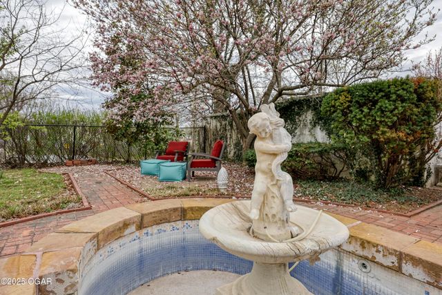 2736 E 15th Street, Joplin, MO 64801