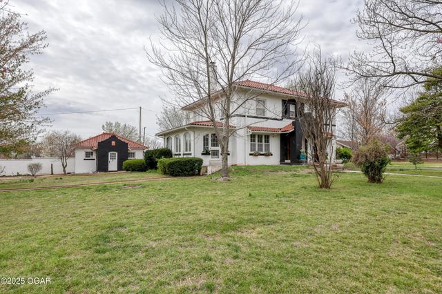 2736 E 15th Street, Joplin, MO 64801