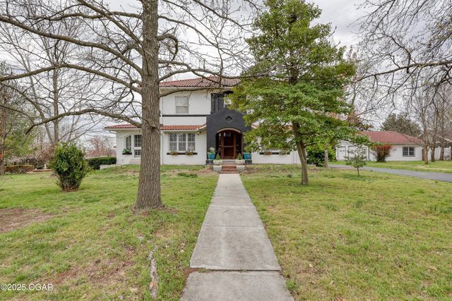 2736 E 15th Street, Joplin, MO 64801