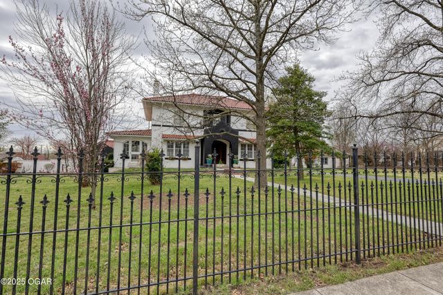 2736 E 15th Street, Joplin, MO 64801