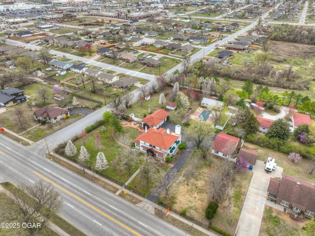 2736 E 15th Street, Joplin, MO 64801