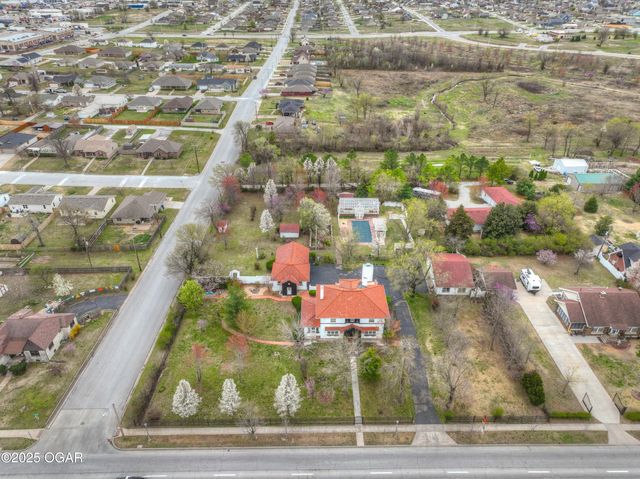 2736 E 15th Street, Joplin, MO 64801