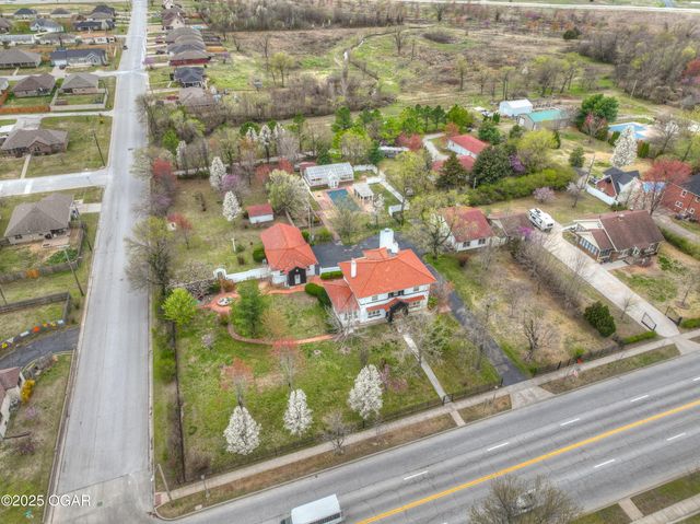 2736 E 15th Street, Joplin, MO 64801