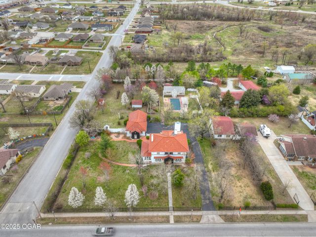 2736 E 15th Street, Joplin, MO 64801