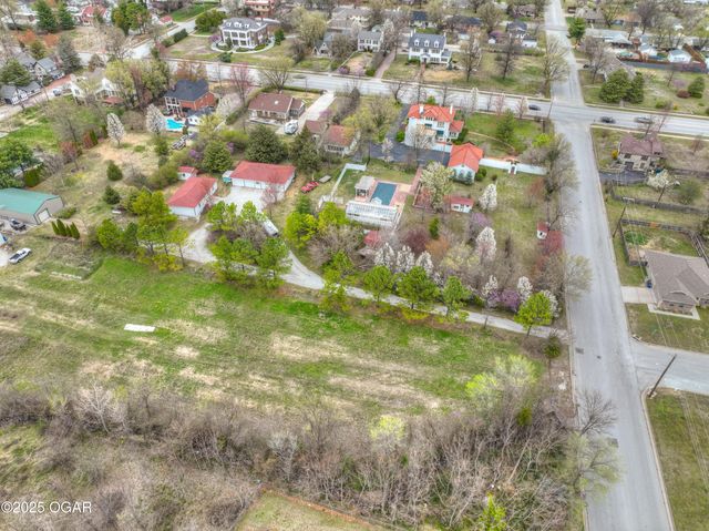 2736 E 15th Street, Joplin, MO 64801