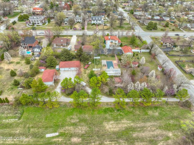 2736 E 15th Street, Joplin, MO 64801