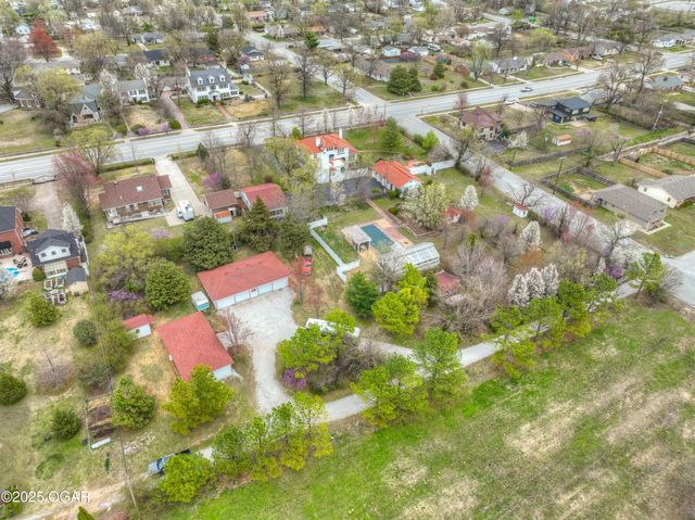 2736 E 15th Street, Joplin, MO 64801