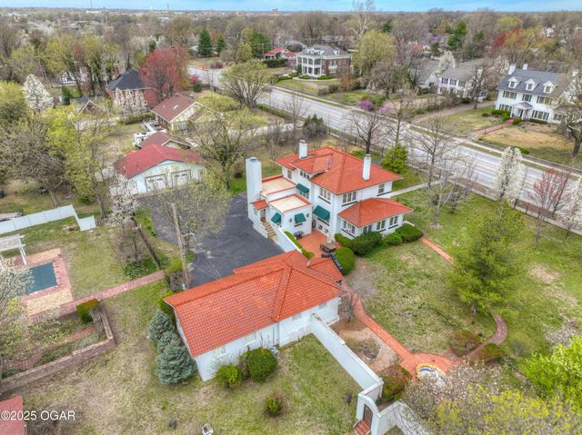 2736 E 15th Street, Joplin, MO 64801