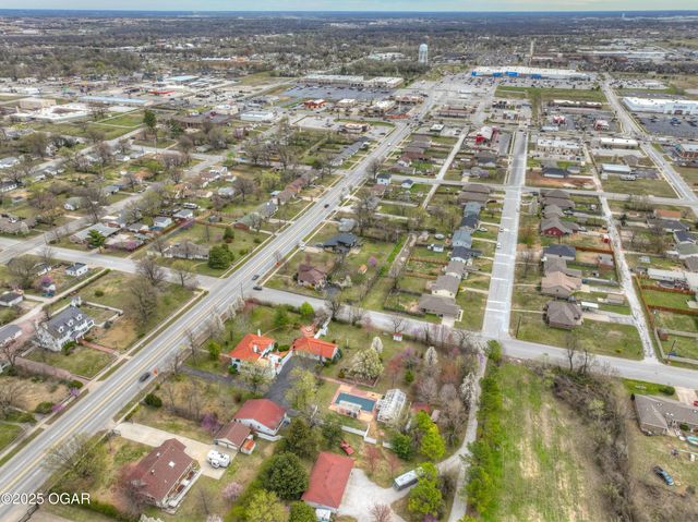 2736 E 15th Street, Joplin, MO 64801