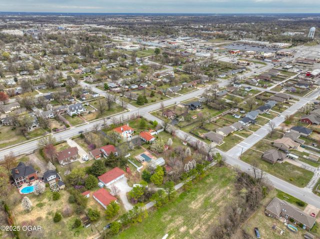 2736 E 15th Street, Joplin, MO 64801