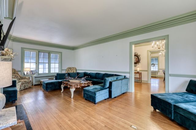 2736 E 15th Street, Joplin, MO 64801