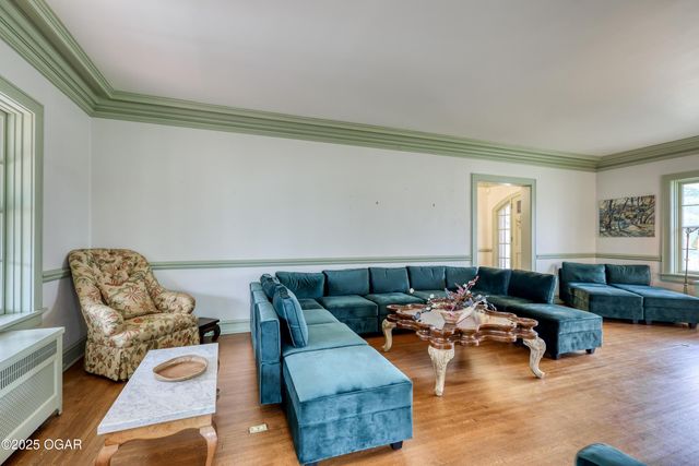 2736 E 15th Street, Joplin, MO 64801