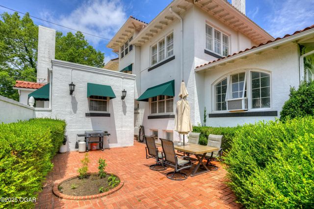 2736 E 15th Street, Joplin, MO 64801