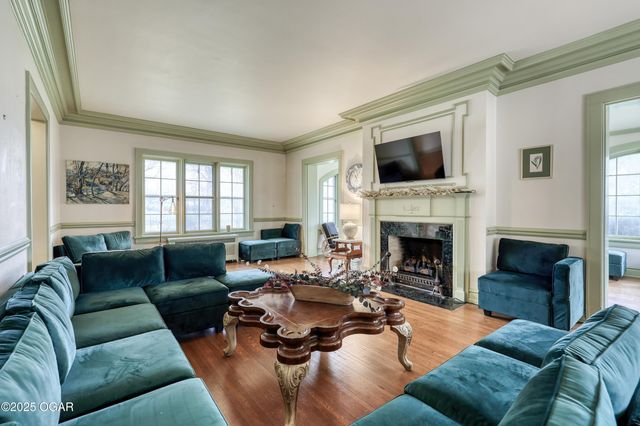 2736 E 15th Street, Joplin, MO 64801