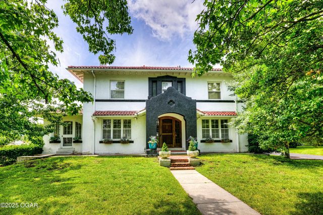 2736 E 15th Street, Joplin, MO 64801