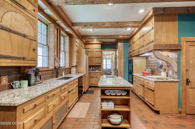 2736 E 15th Street, Joplin, MO 64801