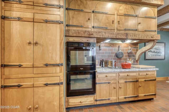 2736 E 15th Street, Joplin, MO 64801