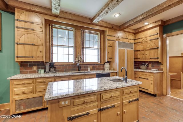 2736 E 15th Street, Joplin, MO 64801