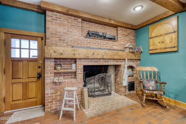 2736 E 15th Street, Joplin, MO 64801