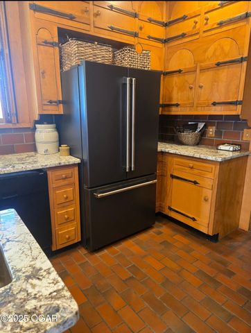 2736 E 15th Street, Joplin, MO 64801