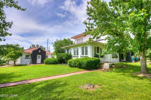 2736 E 15th Street, Joplin, MO 64801